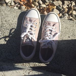 Size 7 converse slightly worn